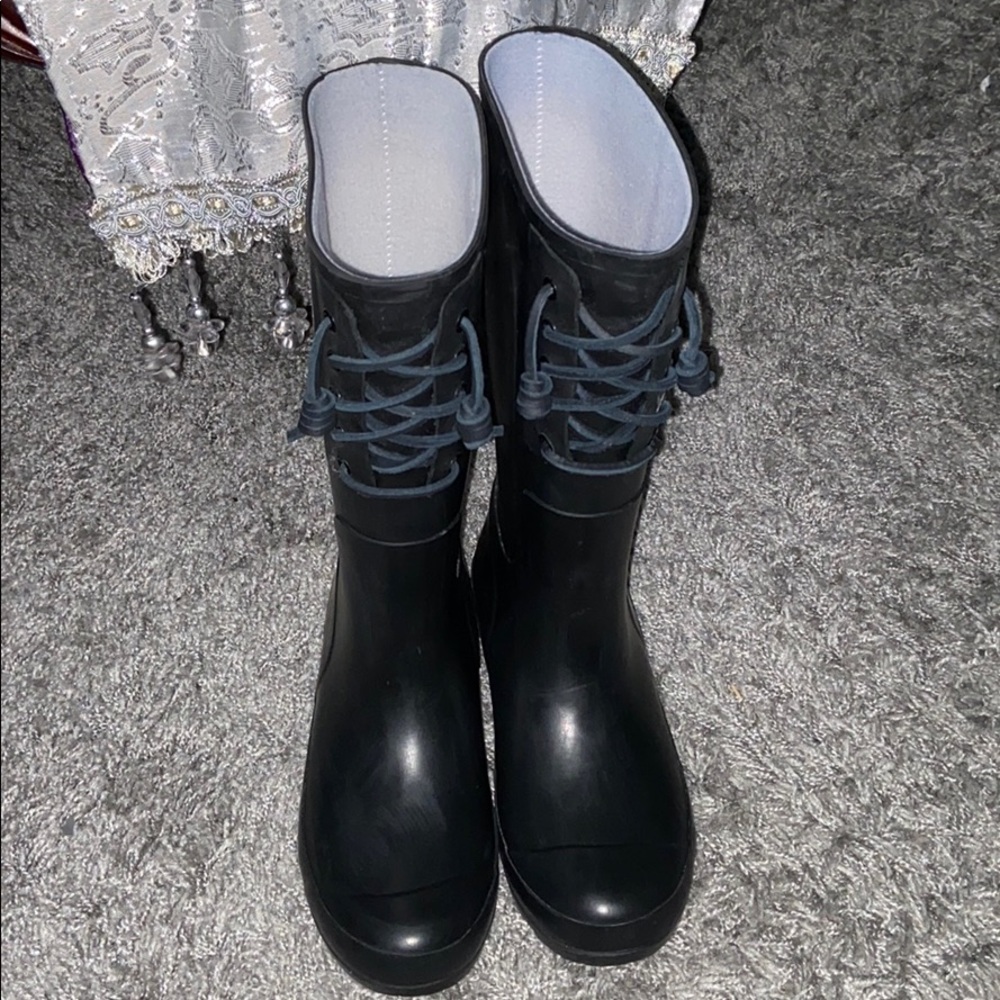 Sperry rain boots.